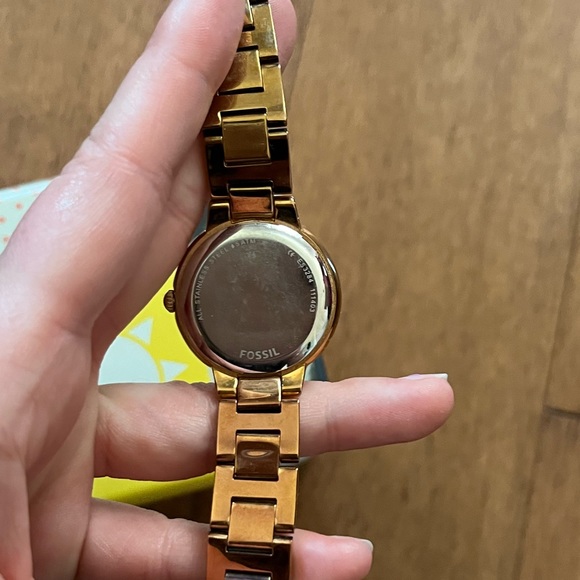 ROSE GOLD FOSSIL WATCH - Picture 2 of 7